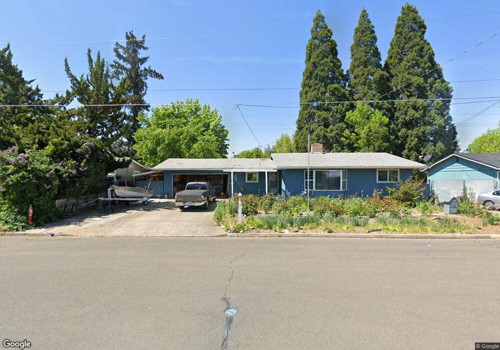 909 Comet Ave, Central Point, OR 97502 - photo 1