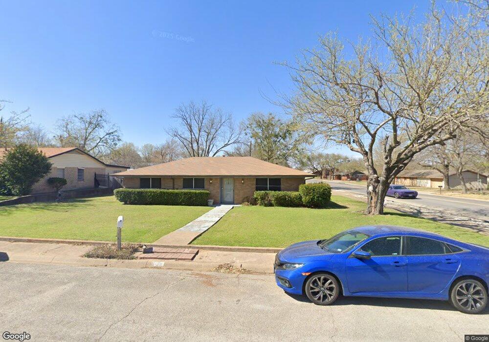1200 Briarwood Dr, Cleburne, TX 76033 - photo 1