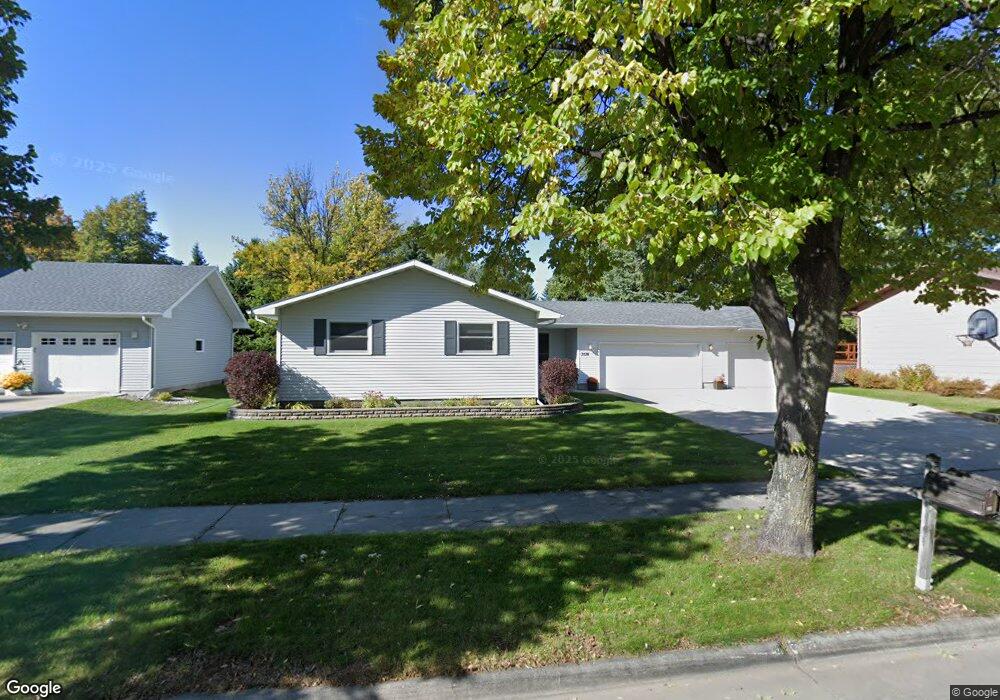 2526 W Fallcreek Ct, Grand Forks, ND 58201 - photo 1