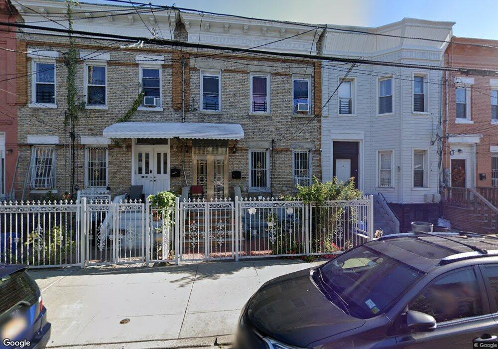 104-33 164th St, Jamaica, NY 11433 - photo 1