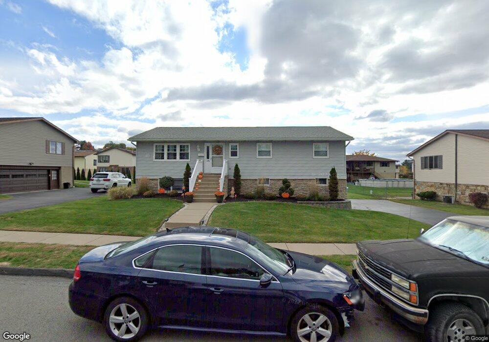 136 Swinnick Dr, Dunmore, PA 18512 - photo 1