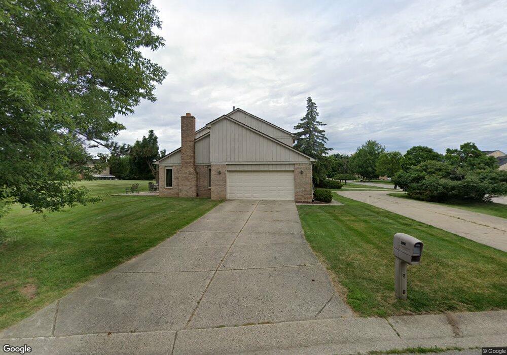 5124 W Pond Cir, West Bloomfield, MI 48323 - photo 1