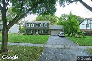 2S531 Seneca Dr, Wheaton, IL 60189