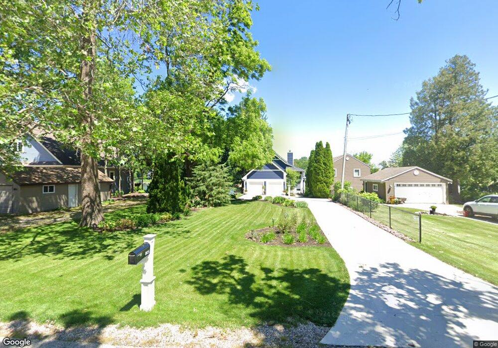 801 Mill St, Delafield, WI 53018 - photo 1