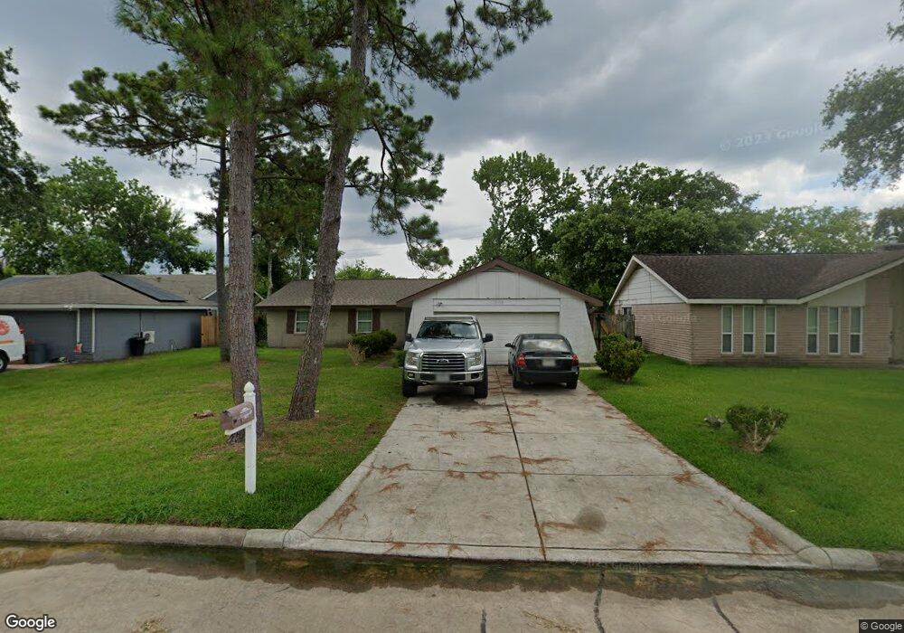 16926 Worden Ln, Friendswood, TX 77546 - photo 1