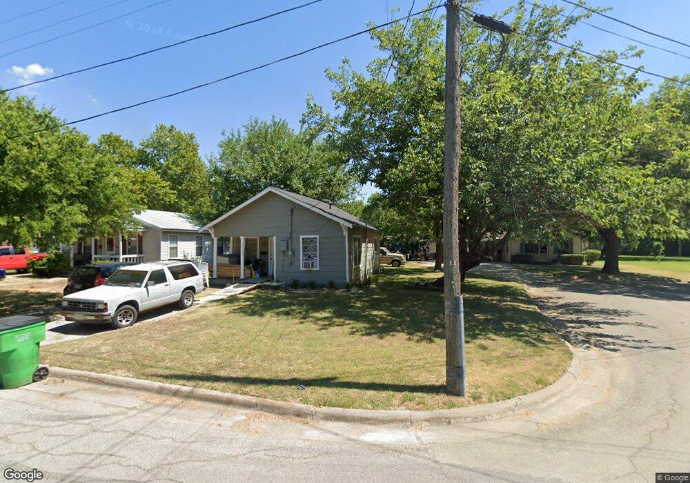 1512 Cherry St, Gainesville, TX 76240 - photo 1