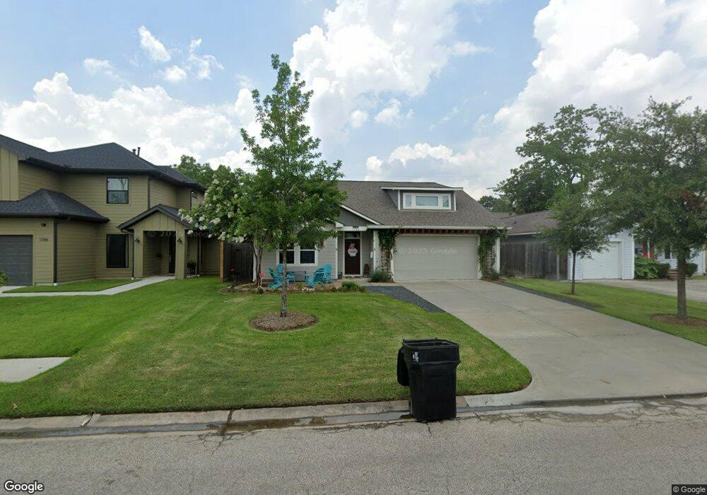 1702 Du Barry Ln, Houston, TX 77018 - photo 1