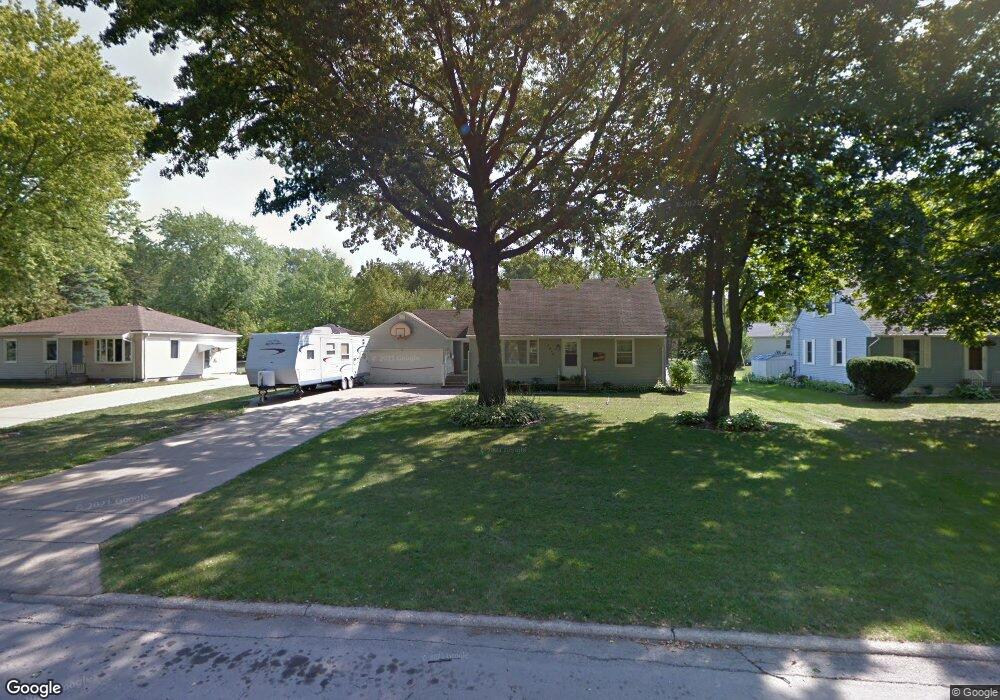 2816 Sunny Ln, Cedar Falls, IA 50613 - photo 1