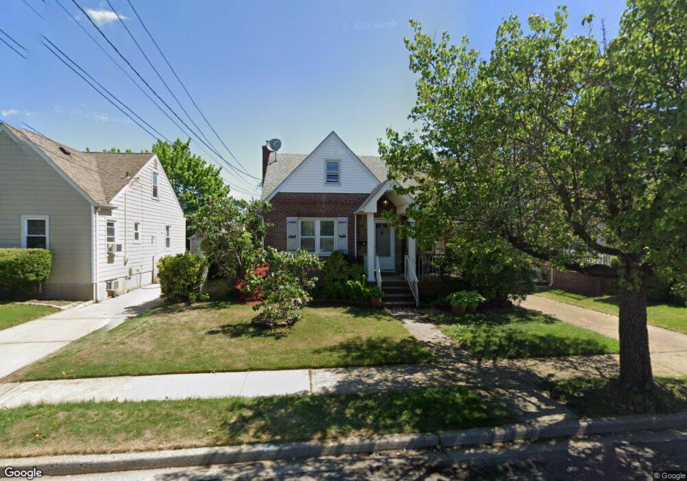 34 Stephen Ave unit B2, New Hyde Park, NY 11040 - photo 1