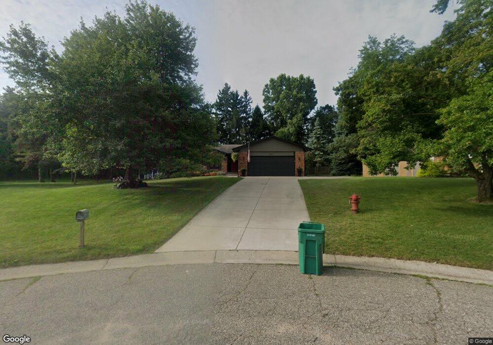 2952 Woodcock Ct, Rochester, MI 48306 - photo 1