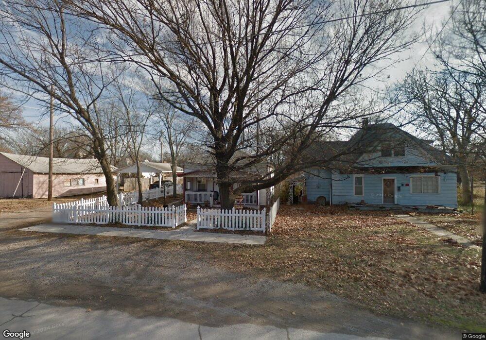 1111 N 21st St, Parsons, KS 67357 - photo 1