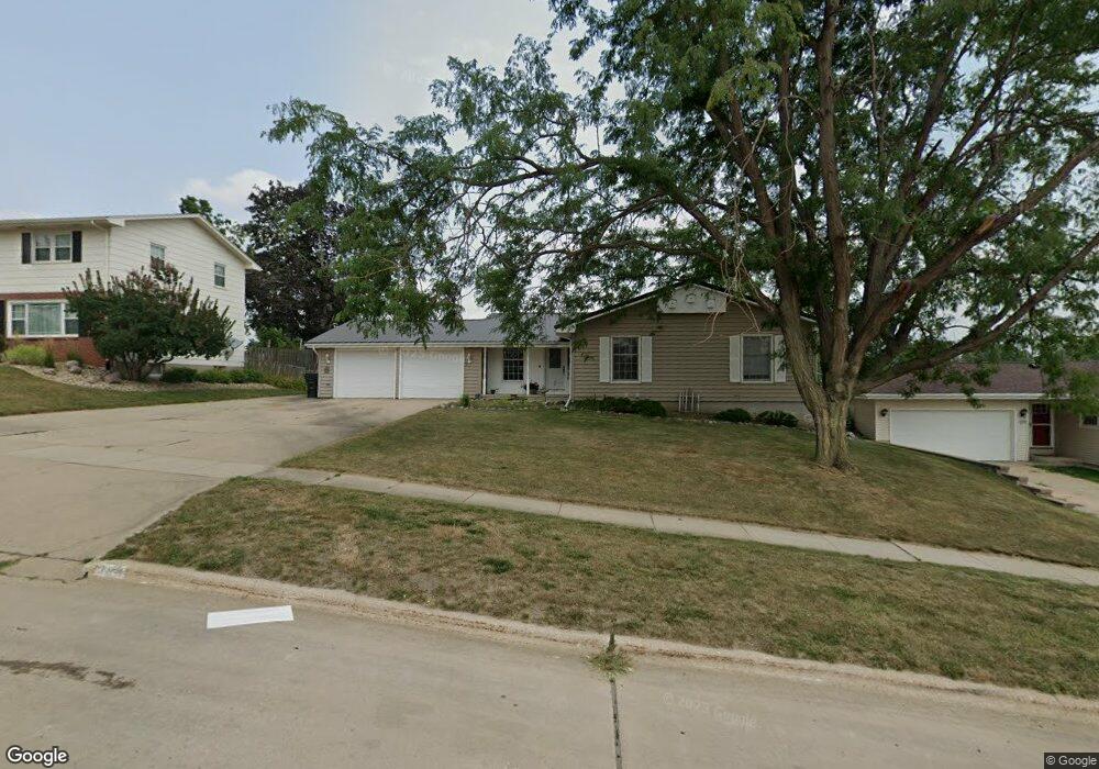 123 31st St SW, Cedar Rapids, IA 52404 - photo 1