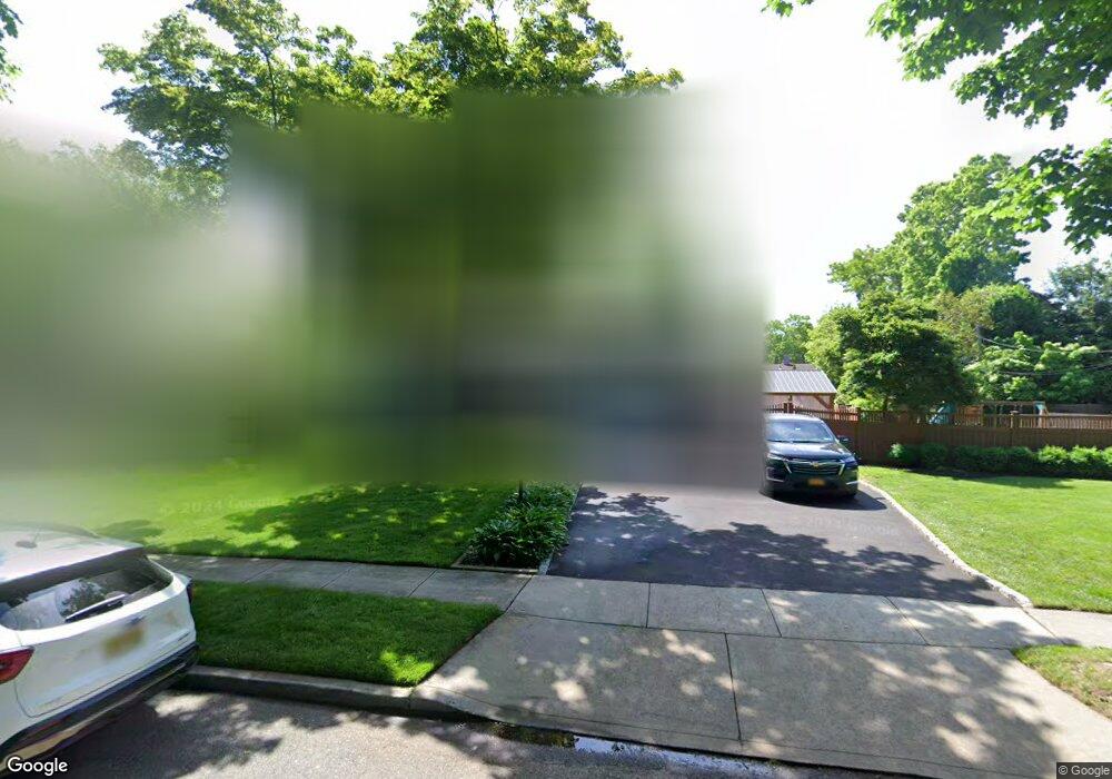 4 Horseshoe Ln, ComMacK, NY 11725 - photo 1