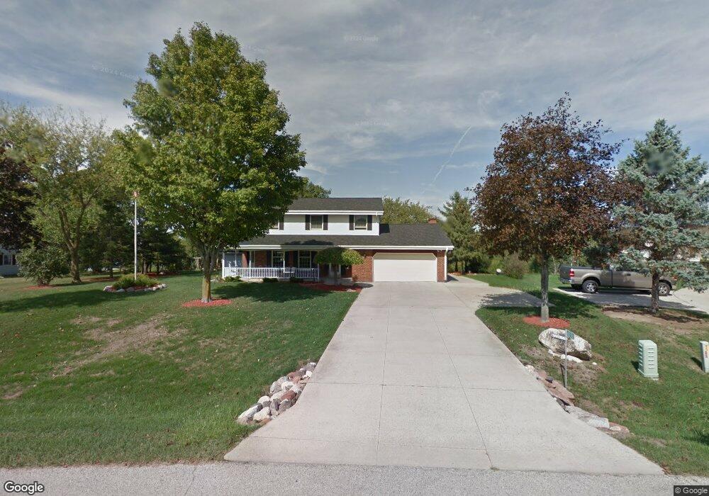 W322S1521 High Meadow Cir, Delafield, WI 53018 - photo 1