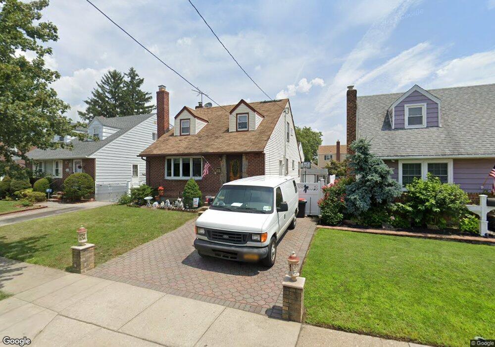 298 Beebe Rd, Mineola, NY 11501 - photo 1