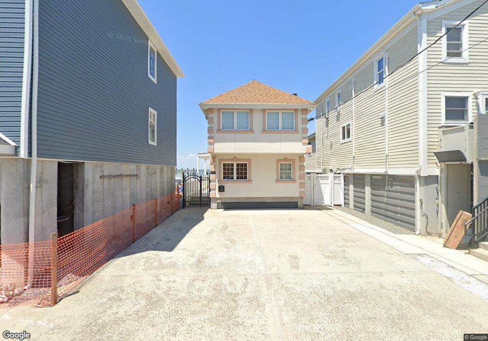 811 Shad Creek Rd, Broad Channel, NY 11693 - photo 1