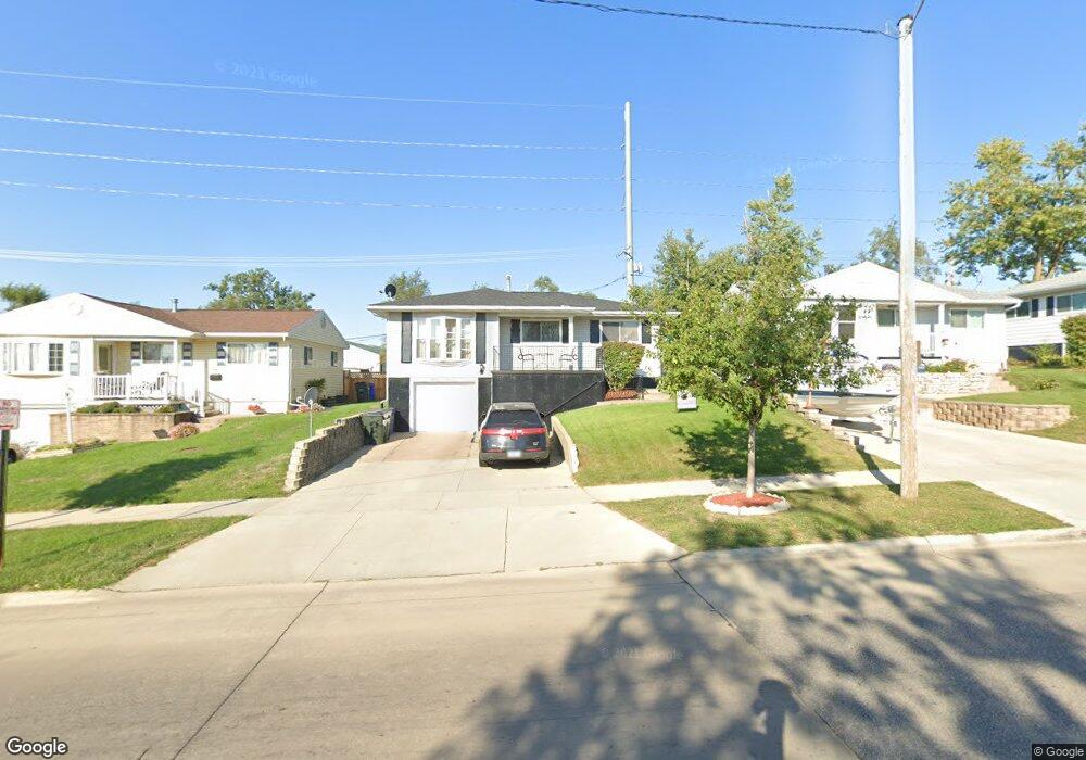 1312 18th St SW, Cedar Rapids, IA 52404 - photo 1