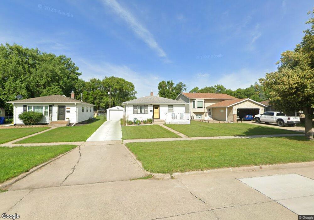 1609 14 1 2 St S, Fargo, ND 58103 - photo 1