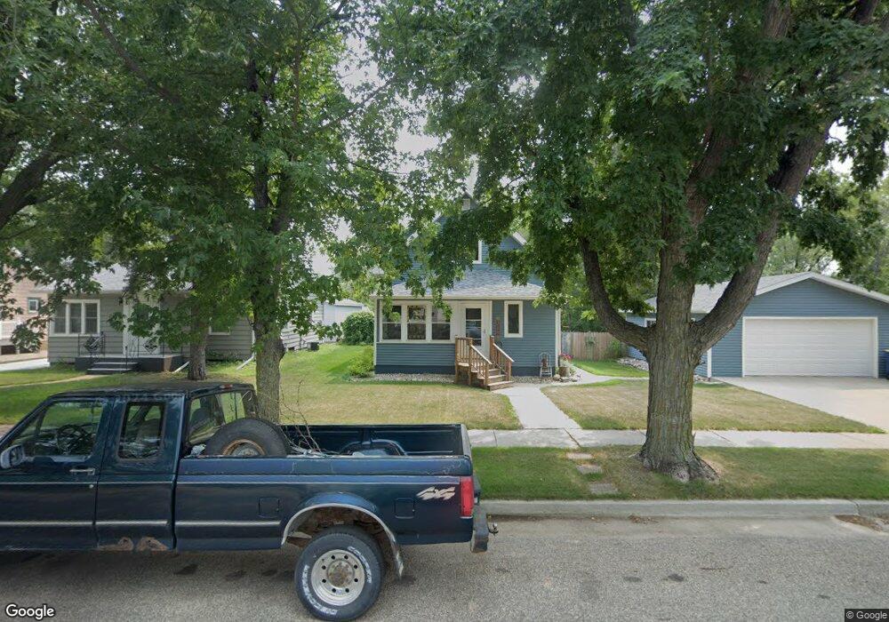 319 5th St SW, Jamestown, ND 58401 - photo 1