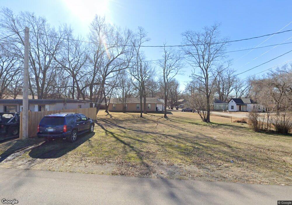 345 W Claremore St, Claremore, OK 74017 - photo 1
