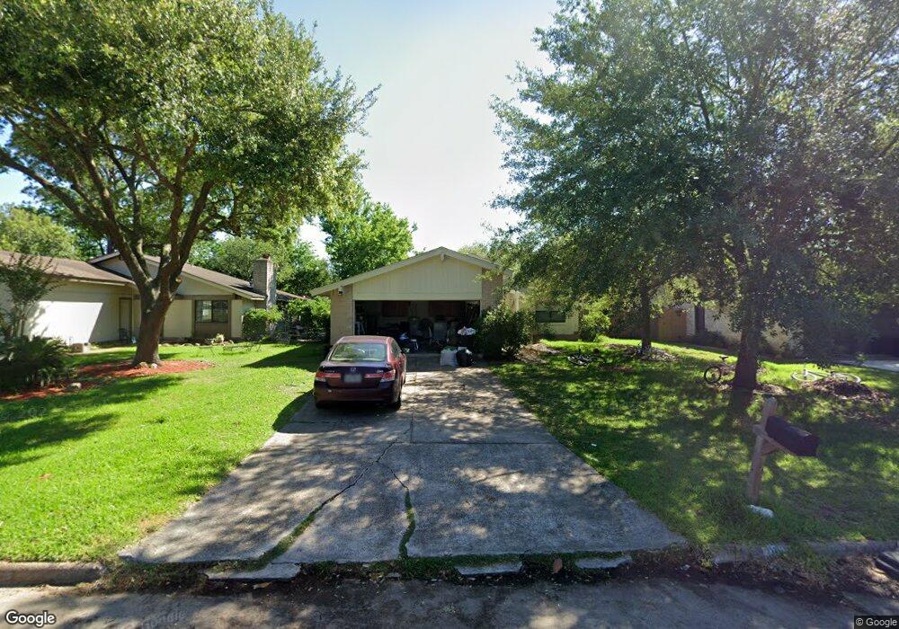 16807 Hibiscus Ln, Friendswood, TX 77546 - photo 1