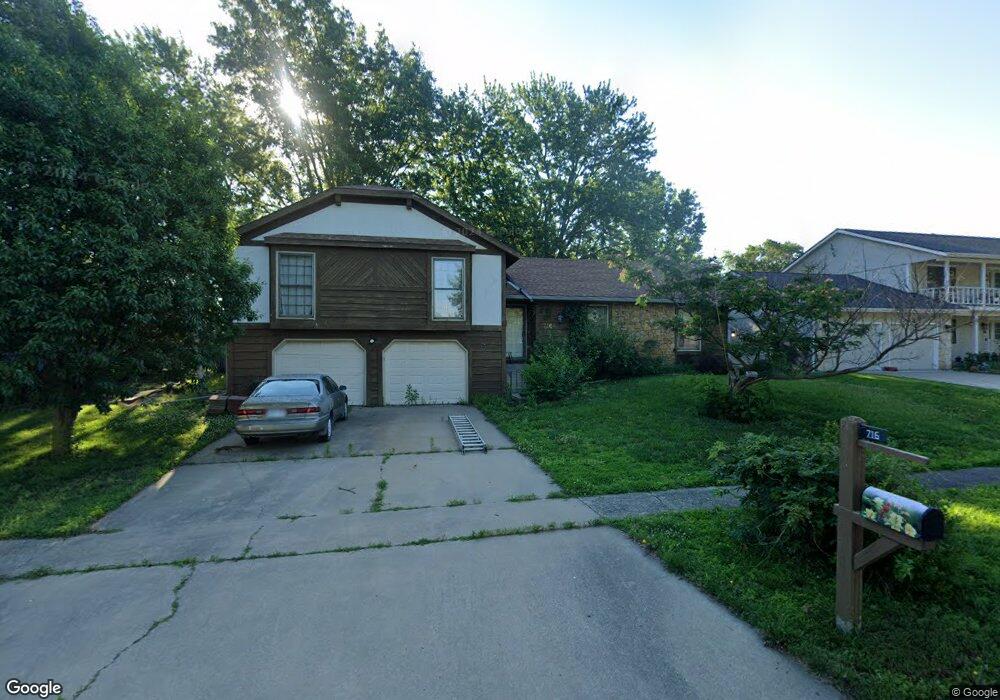 716 SW Prairie Ct, Topeka, KS 66606 - photo 1
