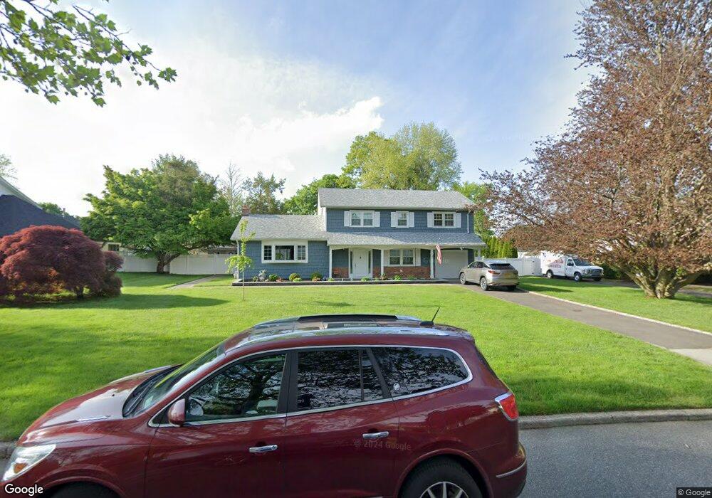9 Daron Ln, ComMacK, NY 11725 - photo 1