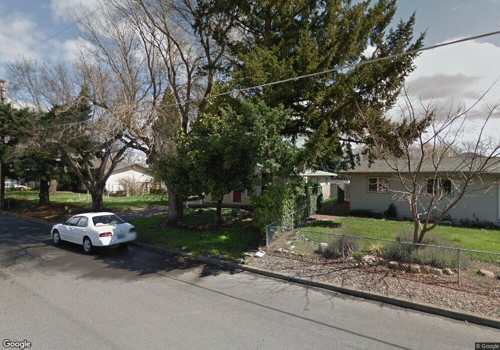 725 S 5th St, Central Point, OR 97502 - photo 1