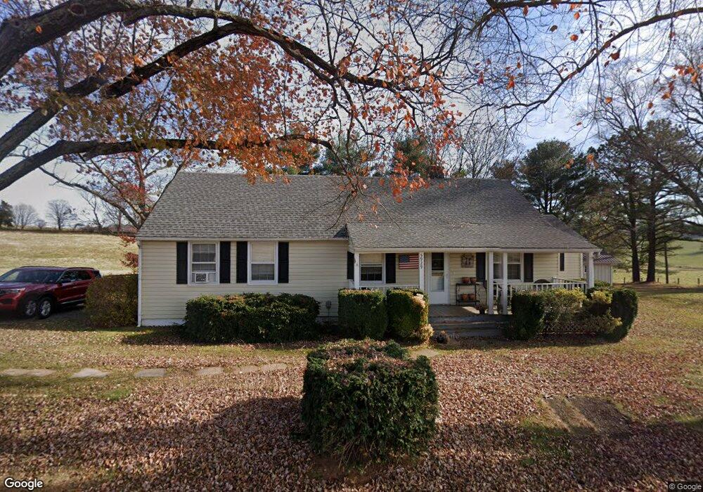 5929 Blantyre Rd, Broad Run, VA 20137 - photo 1