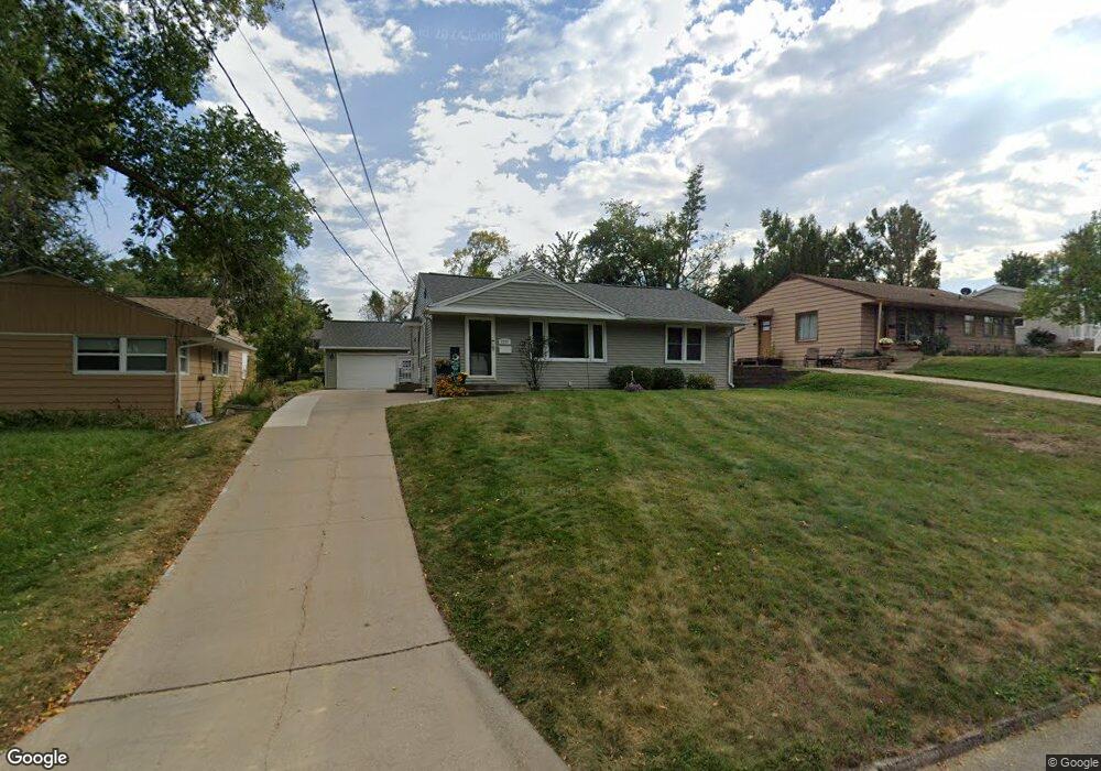 3225 14th Ave SE, Cedar Rapids, IA 52403 - photo 1