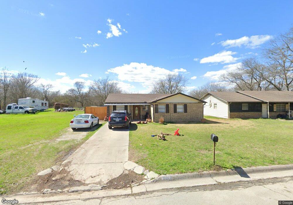 1823 S Lindsay St, Gainesville, TX 76240 - photo 1