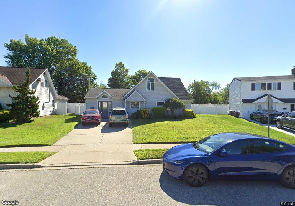 35 Springtime Ln E, Levittown, NY 11756 - photo 1