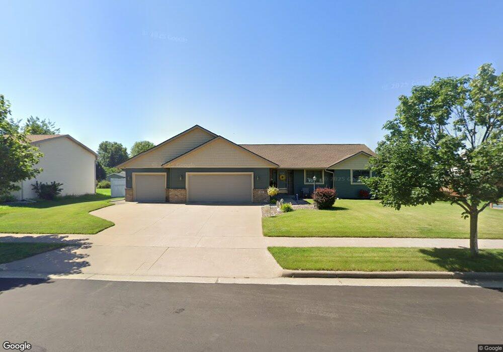 914 Packer Dr, Holmen, WI 54636 - photo 1