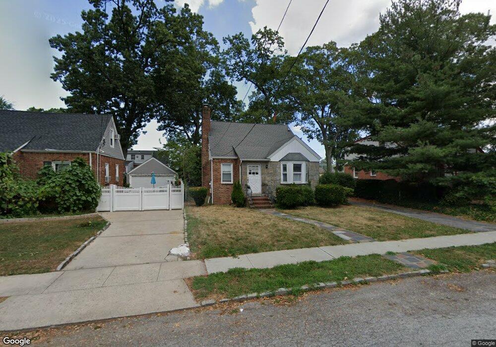 109 E Euclid St, Valley Stream, NY 11580 - photo 1