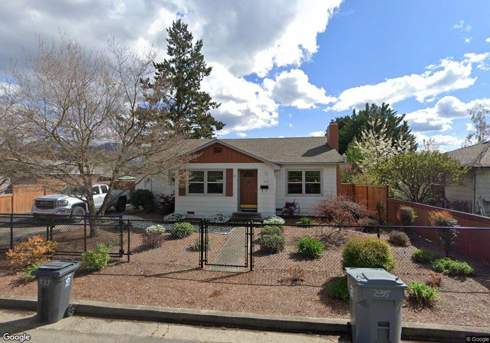 235 NE Outlook Ave, Grants Pass, OR 97526 - photo 1