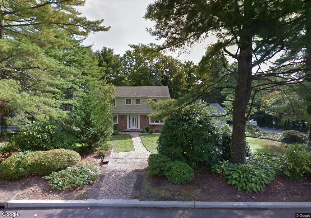 8 Rustic Gate Ln, Dix Hills, NY 11746 - photo 1