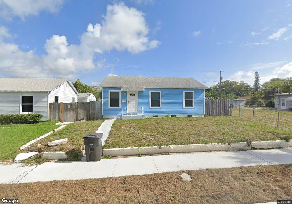 939 33rd St, West Palm Beach, FL 33407 - photo 1