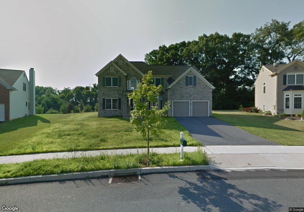 1305 Foxview Dr, Bethlehem, PA 18017 - photo 1