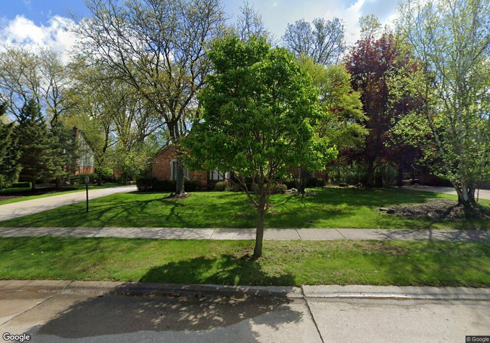 4918 Deepwood Dr, Troy, MI 48098 - photo 1