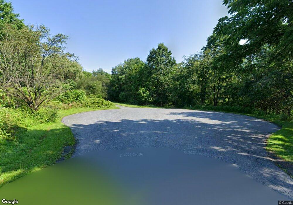 670 Eagle Rock Dr, Bath, PA 18014 - photo 1