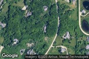 27250 N Meadowoods Ln, Libertyville, IL 60048