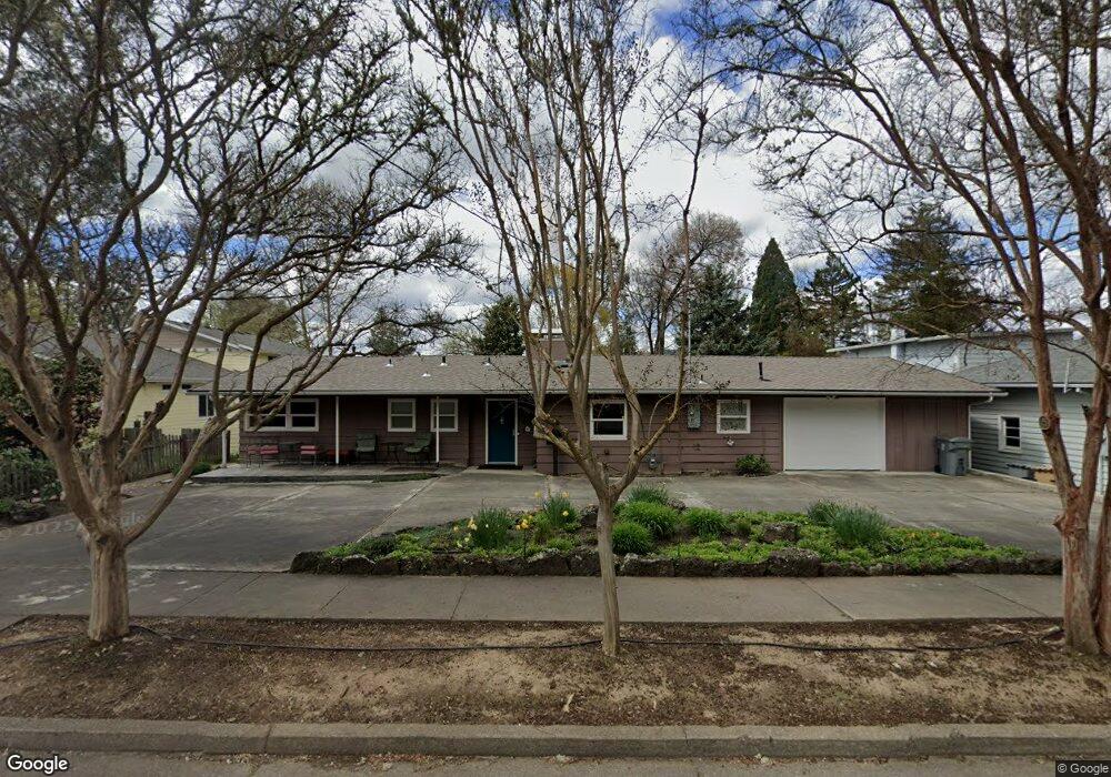 966 NE 9th St, Grants Pass, OR 97526 - photo 1