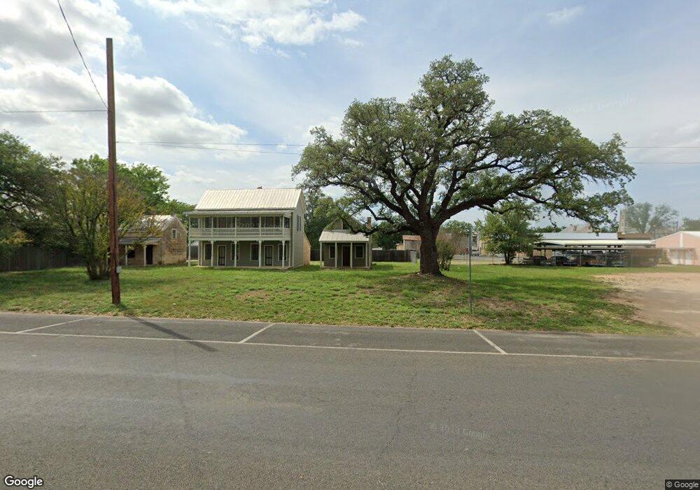 104 S Milam St, Fredericksburg, TX 78624 - photo 1