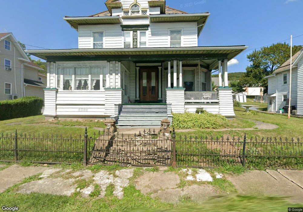 523 W Pennsylvania Ave, Pen Argyl, PA 18072 - photo 1