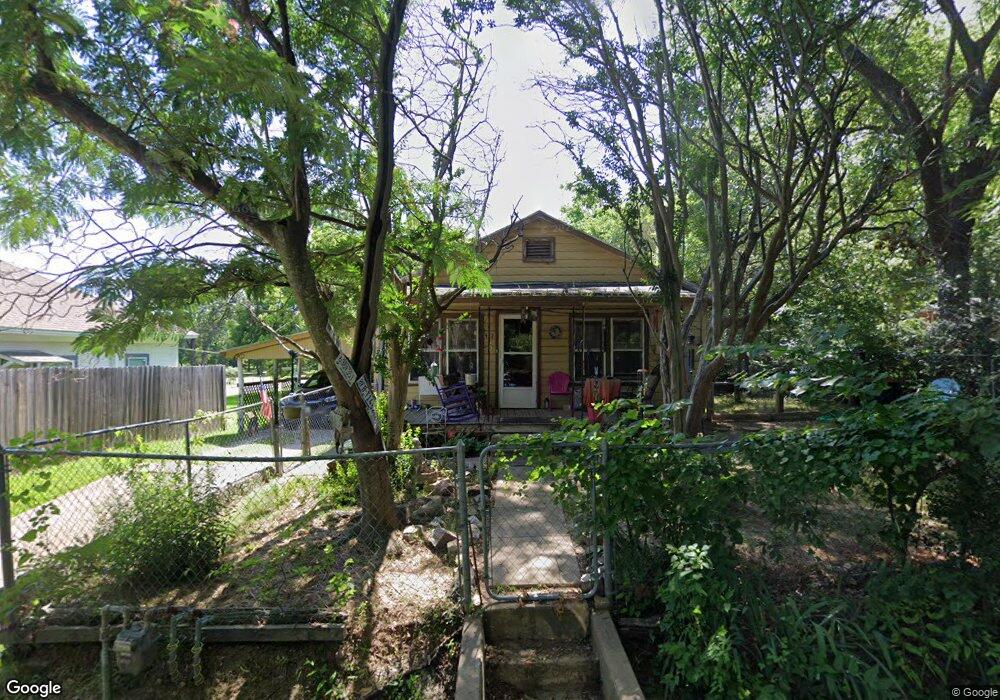 412 Henderson St, Bonham, TX 75418 - photo 1