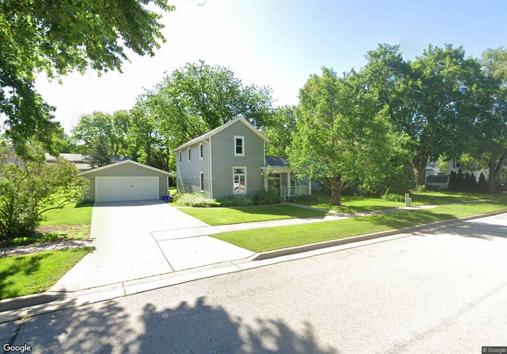 39 S Locust St, Oconomowoc, WI 53066 - photo 1