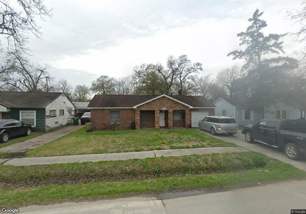 7709 Roswell St, Houston, TX 77022 - photo 1
