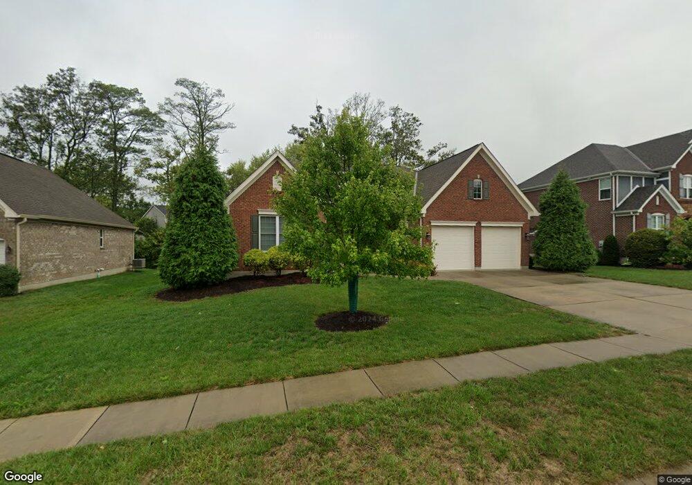 7753 Stoneleigh Ln, Cincinnati, OH 45255 - photo 1