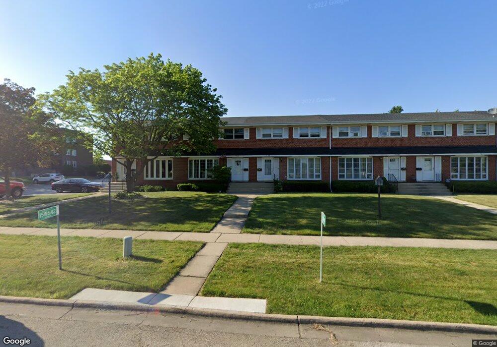 15W640 Virginia Ln, Elmhurst, IL 60126 - photo 1