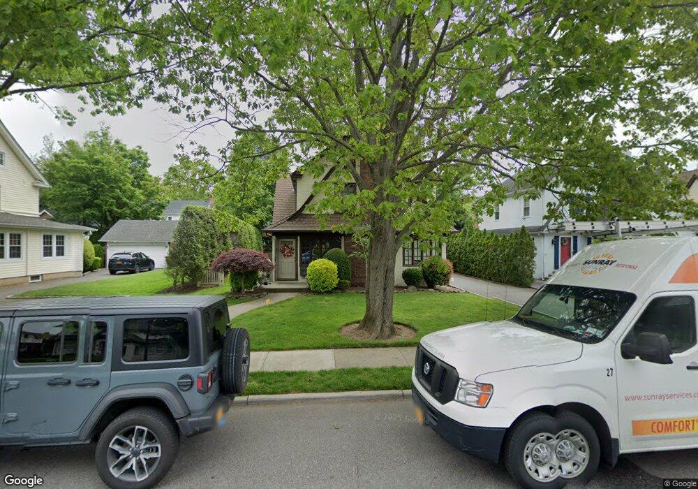 11 Kensington Rd, Garden City, NY 11530 - photo 1